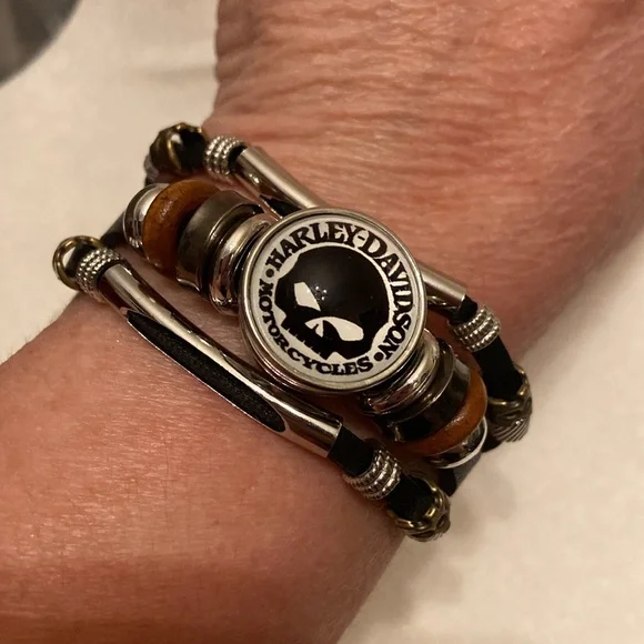 - HD Snap Bracelet - Picture 2 of 7